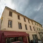 Bright And Modern 2 Bedroom In The Heart Of Antibes!