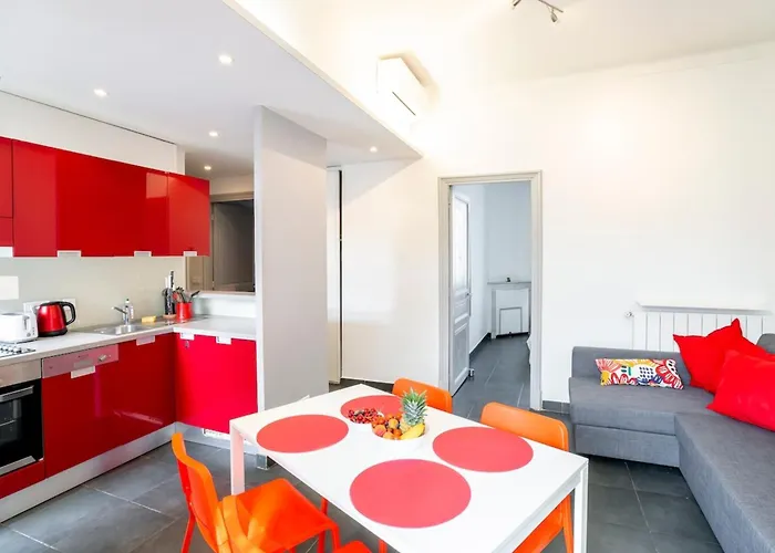 Bright And Modern 2 Bedroom In The Heart Of Antibes!