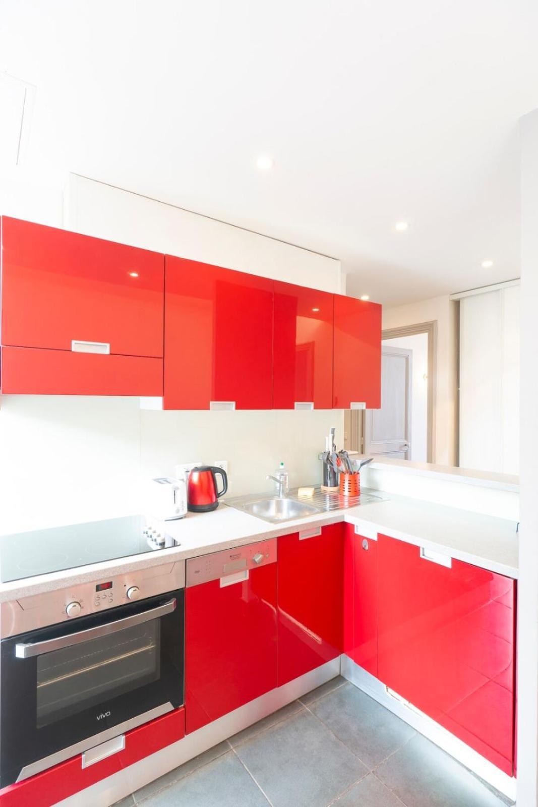 Bright And Modern 2 Bedroom In The Heart Of Antibes! * Antibes